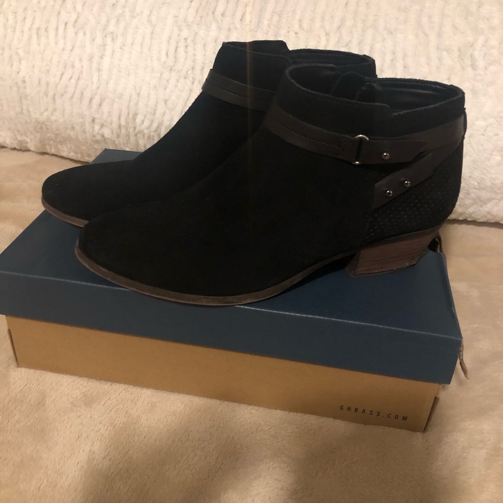 G. H. Bass & Co. Booties - Picture 6 of 8